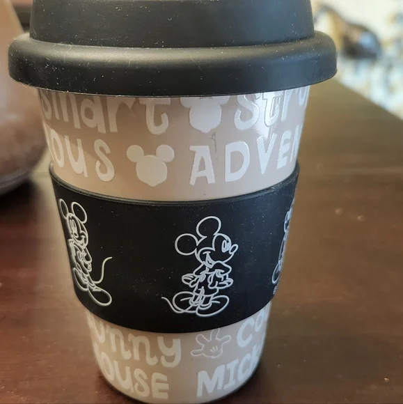Authentic Disney Mickey Mouse Ceramic Coffee Cup w/ Silicone Lid & Sleeve RARE - Picture 2 of 8
